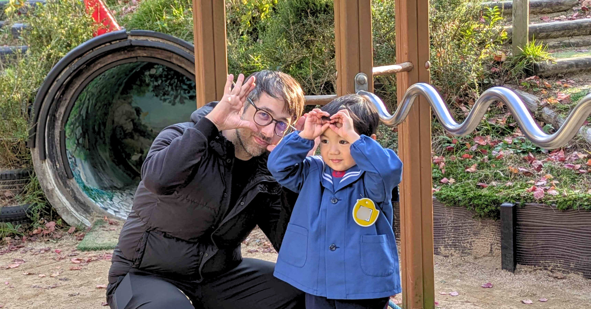 ユニプレkidsのスタッフと子どもたち（外遊び）
